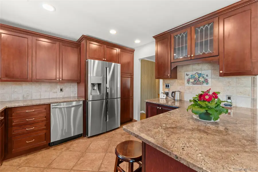 257 Cadman Avenue, Babylon, NY 11702 - #3
