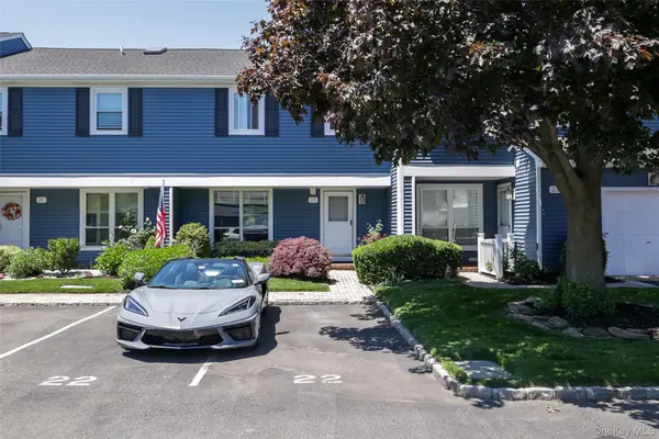 100 Baker Court #22, Island Park, NY 11558