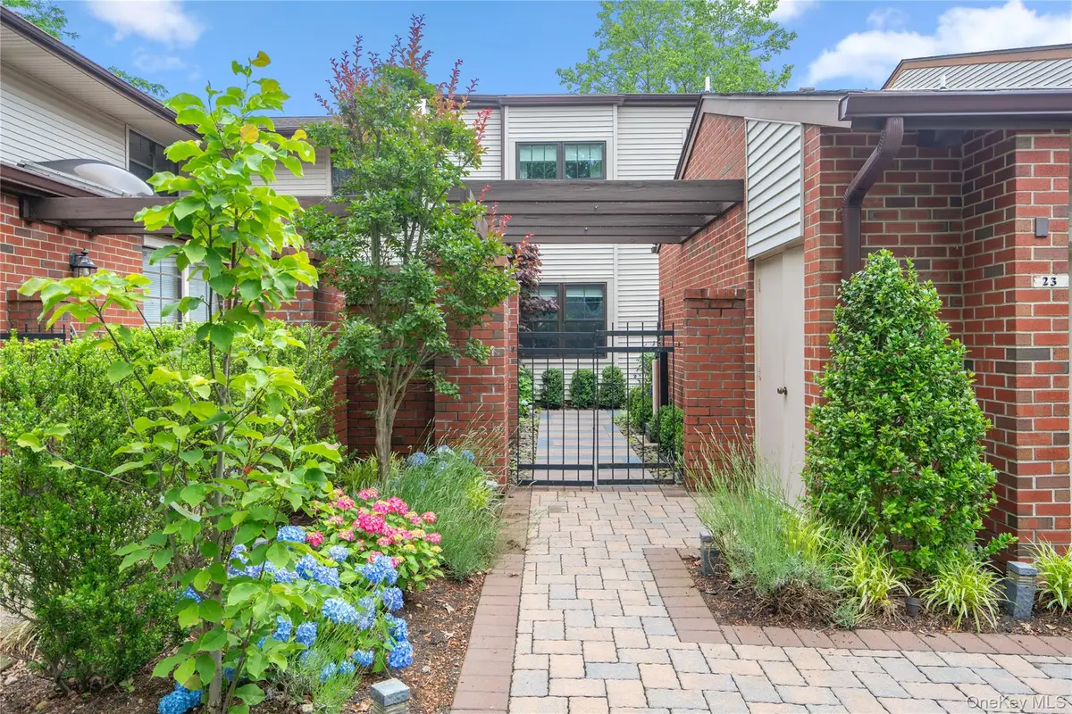 23 Estates Terrace N, Manhasset, NY 11030 - #1