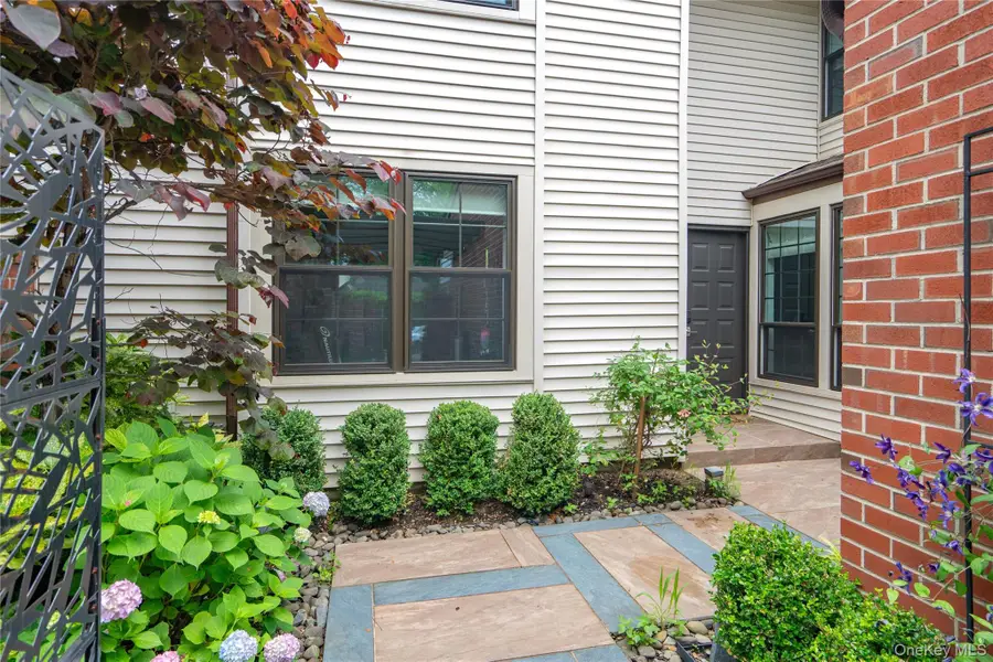 23 Estates Terrace N, Manhasset, NY 11030 - #2