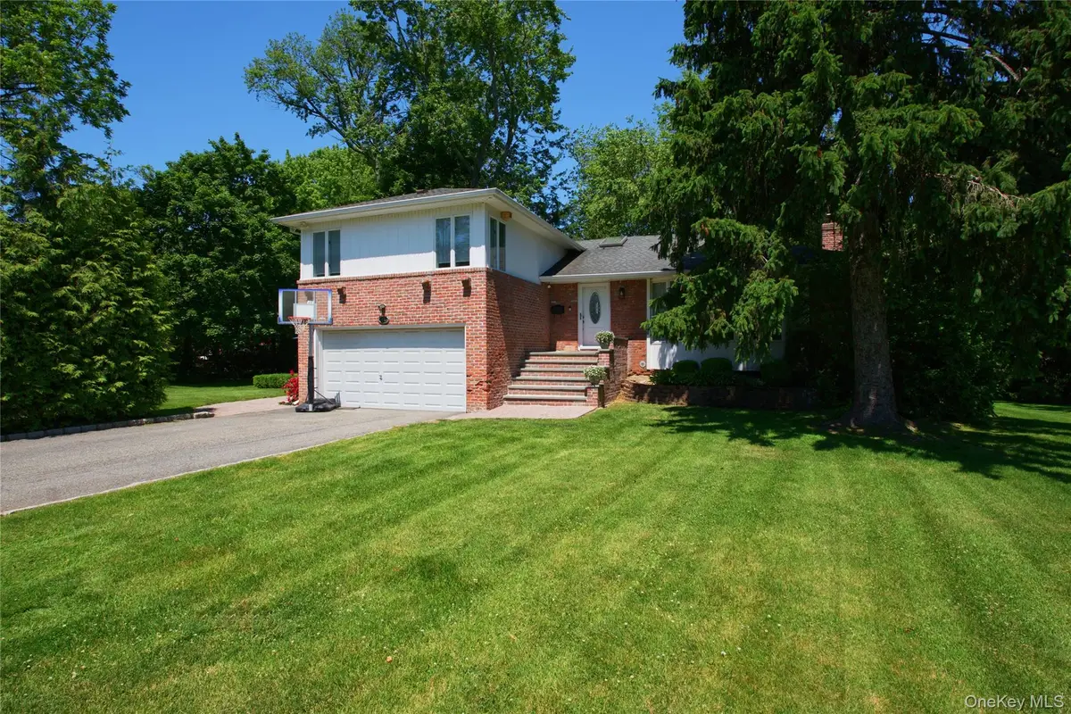 16 Cherrywood Lane, Port Washington, NY 11050 - #1