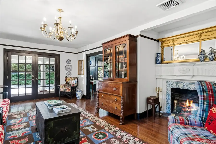 42 Hillcrest Avenue, Roslyn, NY 11576 - #3