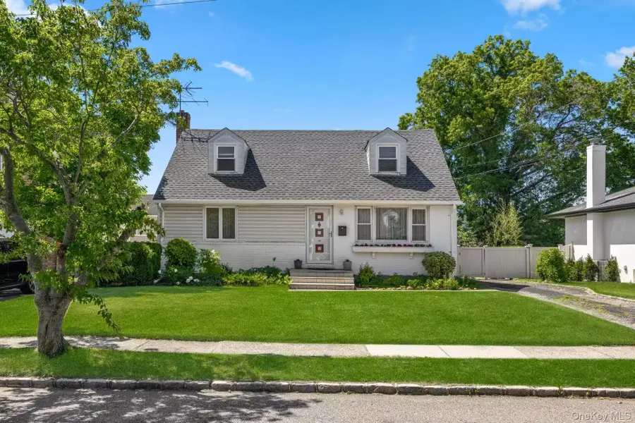 103 Nassau Drive, Albertson, NY 11507 - #2