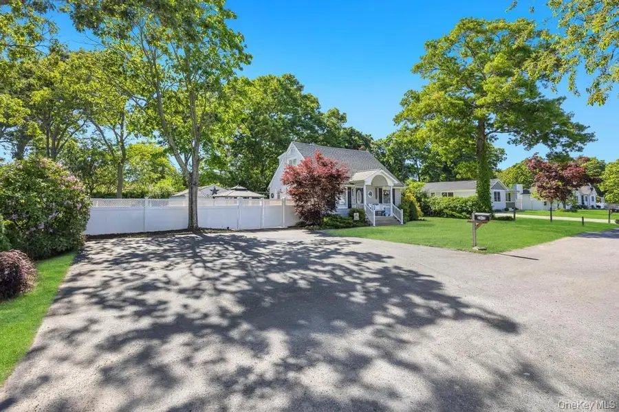 4 Pine Street, Holtsville, NY 11742 - #3