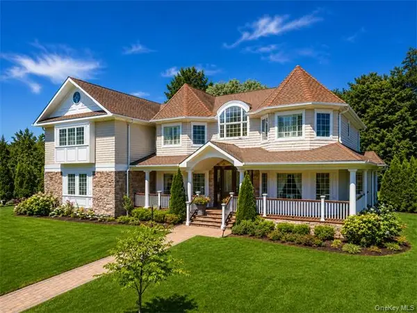 78 Swan Court, East Hills, NY 11576