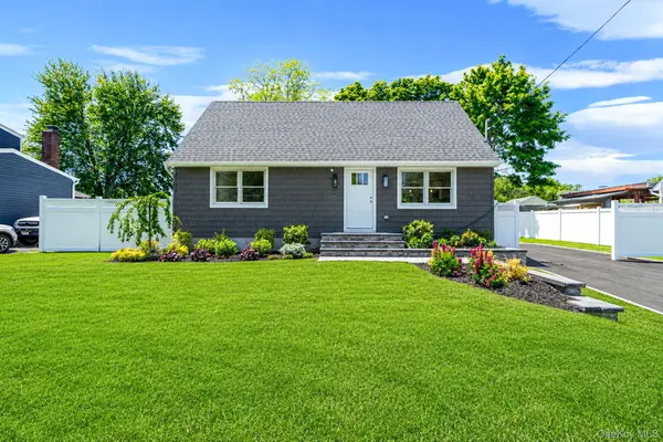 14 Reizen Avenue, Centereach, NY 11720