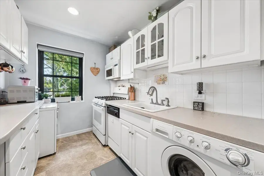 14 Manchester Road #2L, Eastchester, NY 10709 - #3
