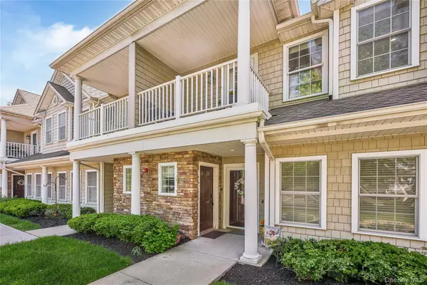 32 Della Drive, West Babylon, NY 11704