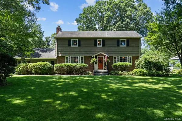 8 Washington Avenue, East Setauket, NY 11733