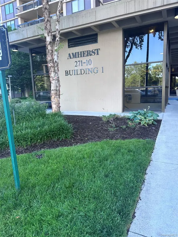 27110 Grand Central Parkway #1U, Floral Park, NY 11005