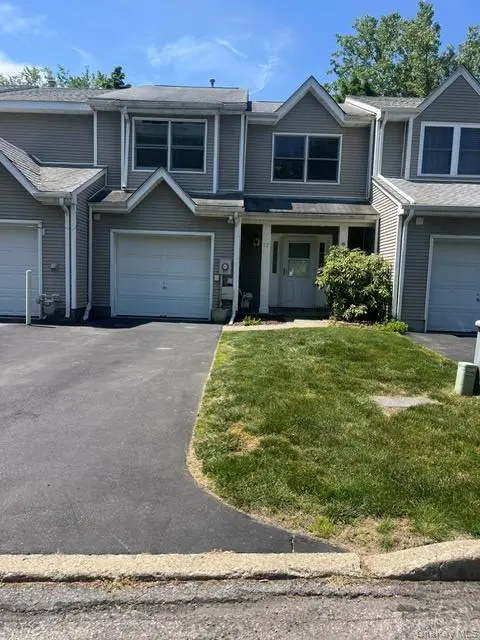 12 Deer Crossing Drive, Fishkill, NY 12524