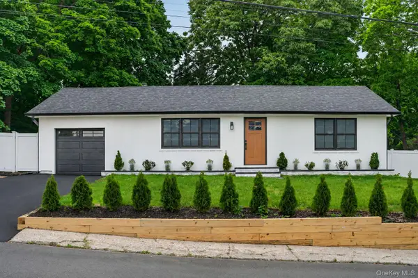 85 Kenneth Avenue, Huntington, NY 11743