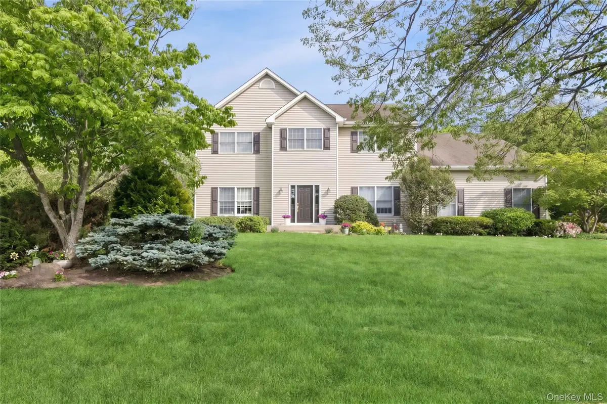 3 Naomi Court, Melville, NY 11747 - #1