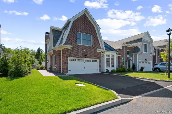 238 Coach Drive #56, Woodbury, NY 11797
