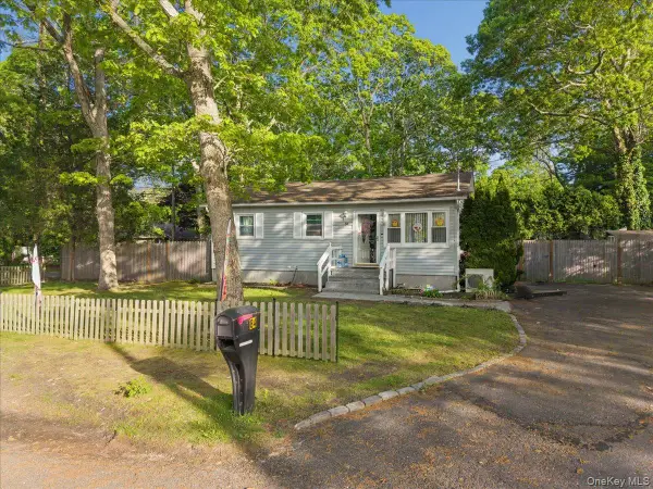 84 Queen Road, Mastic Beach, NY 11951