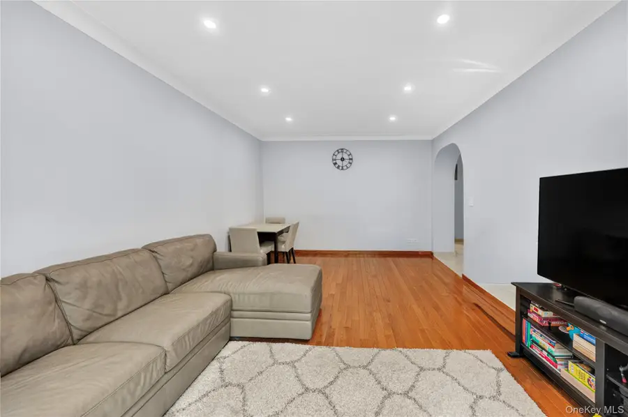 69-09 108th St #504, Forest Hills, NY 11375 - #2