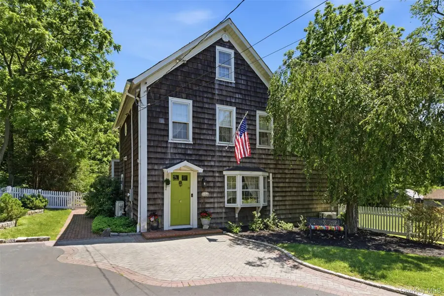 4 Landing Meadow Road, Smithtown, NY 11787 - #3