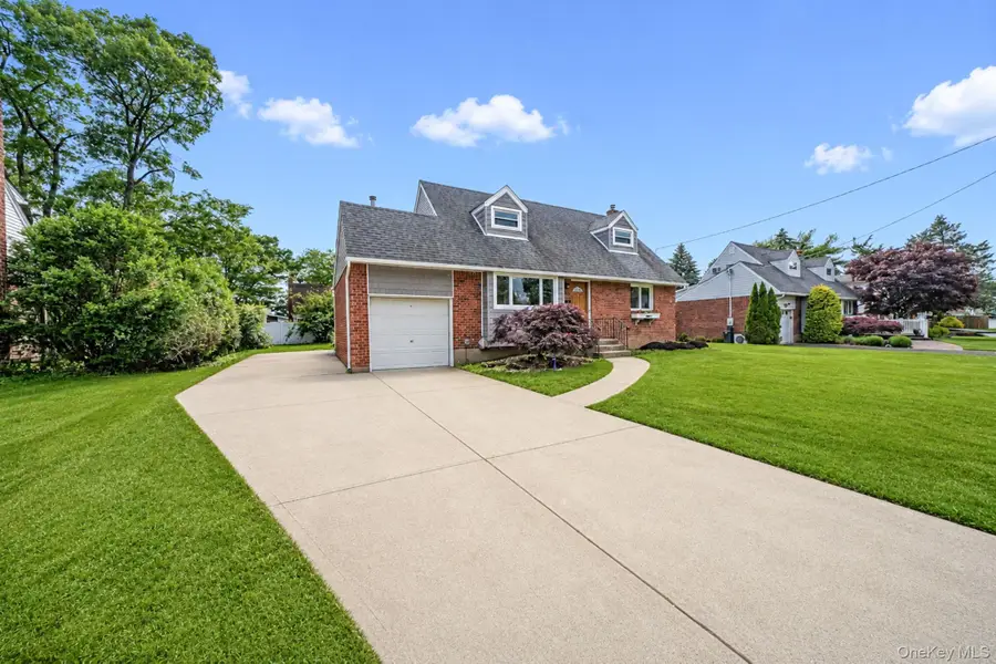 192 W 18th Street, Deer Park, NY 11729 - #3