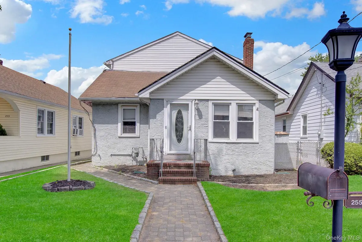 255 Rolling Street, Malverne, NY 11565 - #1