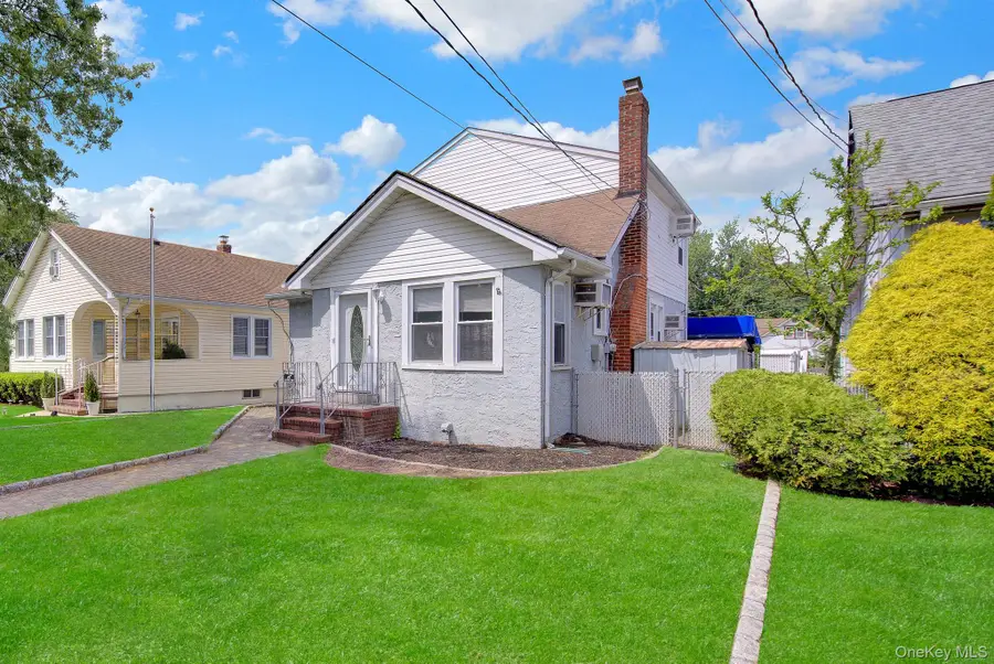 255 Rolling Street, Malverne, NY 11565 - #2