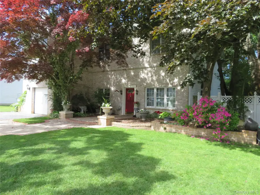 6 Naybor Avenue, Medford, NY 11763 - #2
