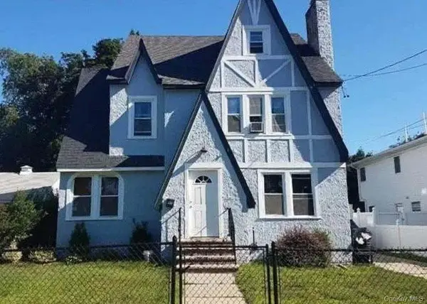 17 Hope Street, Hempstead, NY 11550