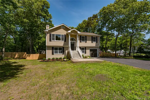 25 Camelot Drive, Centereach, NY 11720