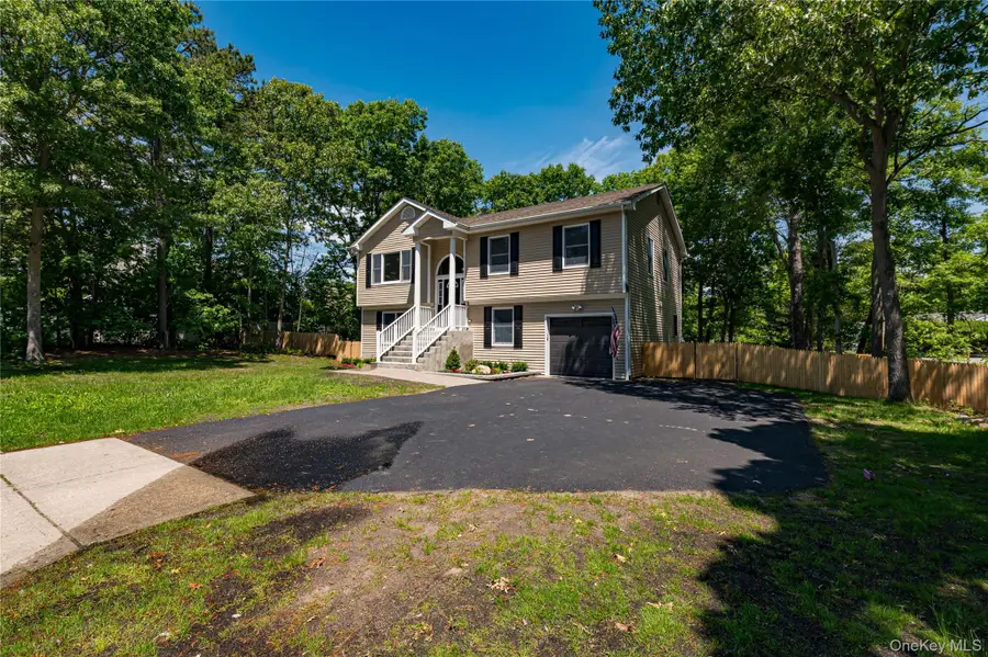 25 Camelot Drive, Centereach, NY 11720 - #2