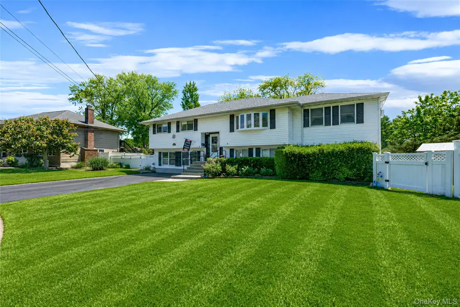 20 Rochelle Court, Amityville, NY 11701 - #3