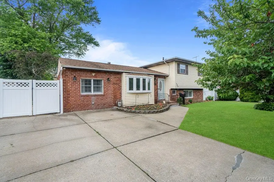 282 W 22nd Street, Deer Park, NY 11729 - #2
