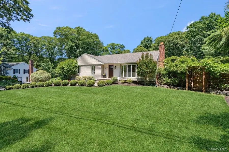 27 Hennessy Drive Drive, Huntington, NY 11743 - #3