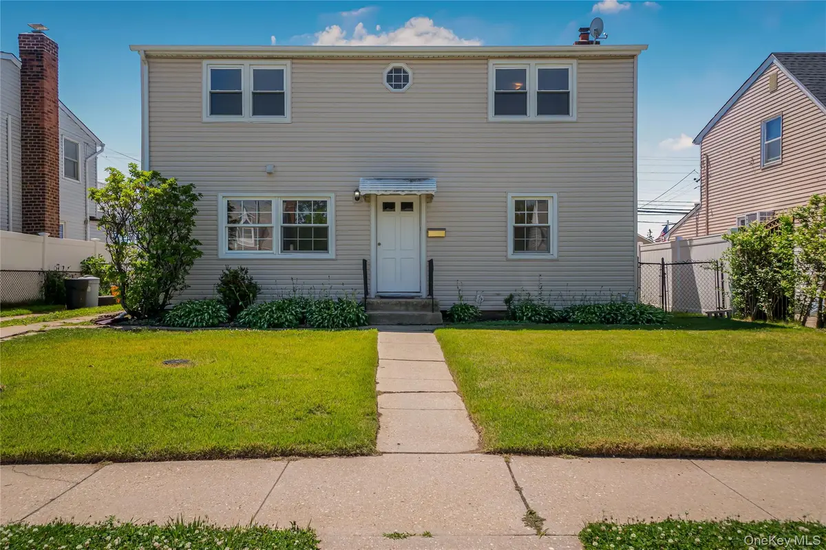 32 Gables Drive, Hicksville, NY 11801 - #1