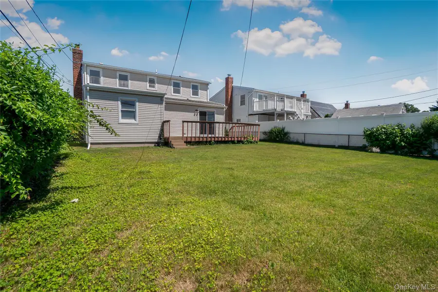 32 Gables Drive, Hicksville, NY 11801 - #3