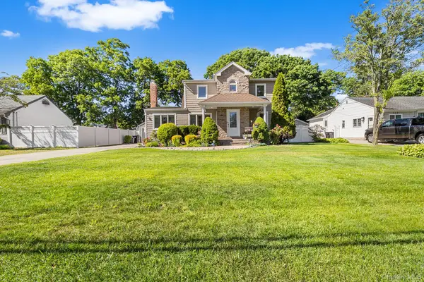 113 Duffy Place, West Islip, NY 11795