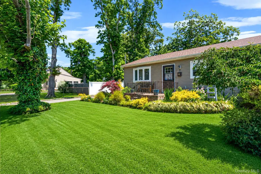 9 Sylvan Street, Bay Shore, NY 11706 - #3