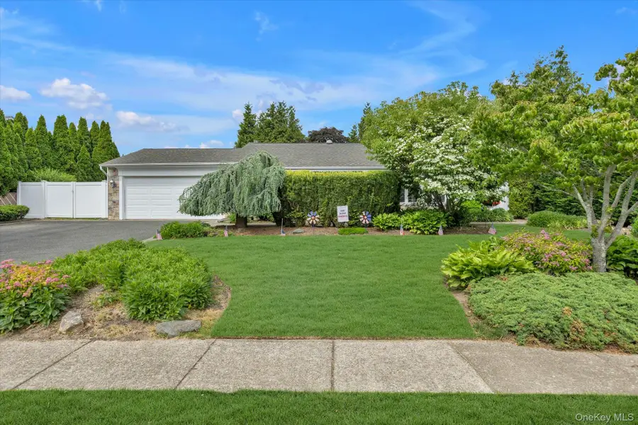 10 Elf Court, Bohemia, NY 11716 - #2