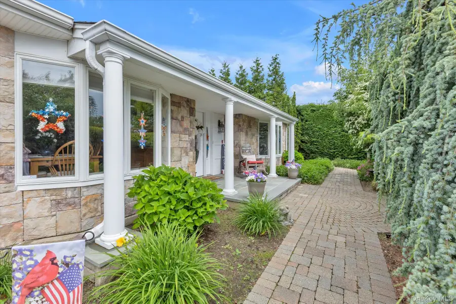 10 Elf Court, Bohemia, NY 11716 - #3