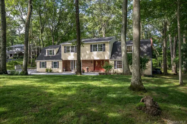 33 Bob O Link Lane, Northport, NY 11768