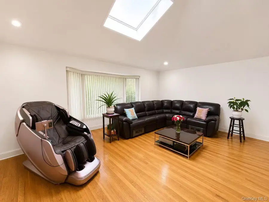 3 Carolyn Court, Syosset, NY 11791 - #3