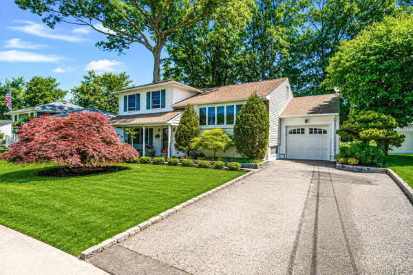 15 Wood Drive, Oyster Bay, NY 11771