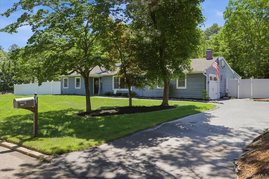 32 Henearly Drive, Miller Place, NY 11764 - #3