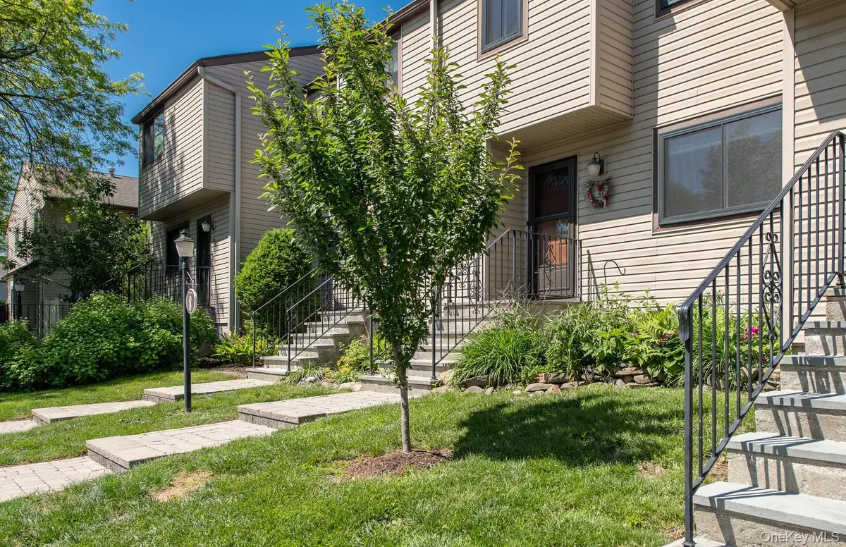 8 Knightsbridge #C, Poughkeepsie, NY 12603 - #1