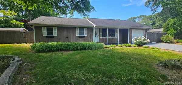 10 Twin Pine Lane, Center Moriches, NY 11934