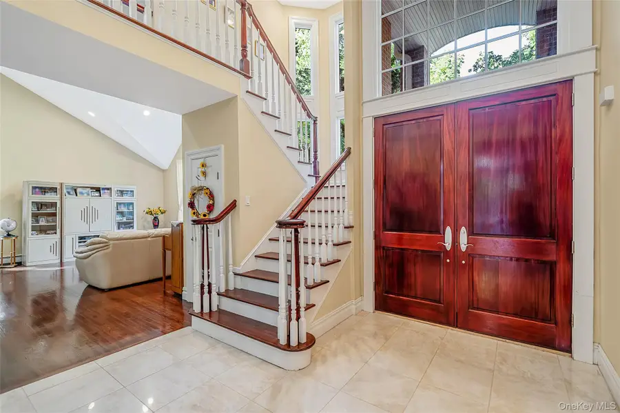 589 Landing Avenue, Smithtown, NY 11787 - #2