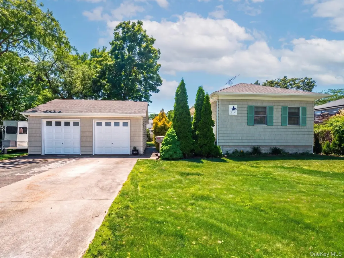 215 S 16th Street, Lindenhurst, NY 11757 - #1