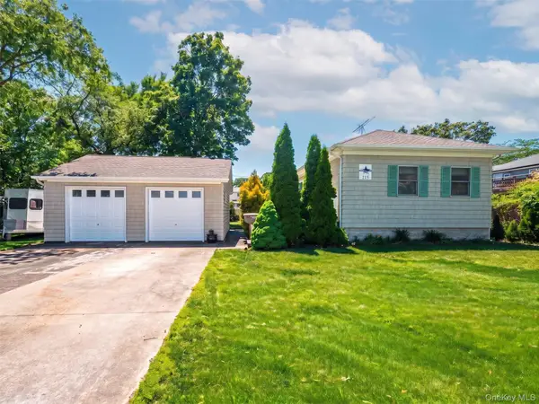 215 S 16th Street, Lindenhurst, NY 11757