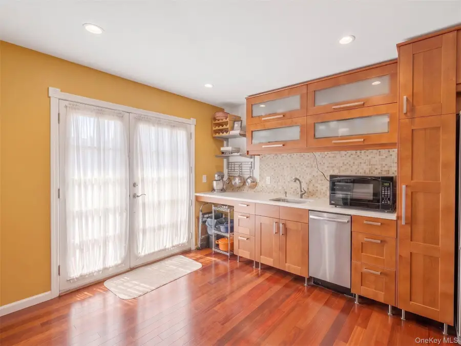 215 S 16th Street, Lindenhurst, NY 11757 - #3