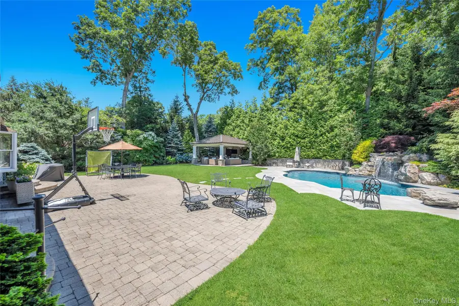 109 Shirley Court, Smithtown, NY 11787 - #3