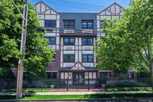 55 Clinton Avenue #401, Rockville Centre, NY 11570