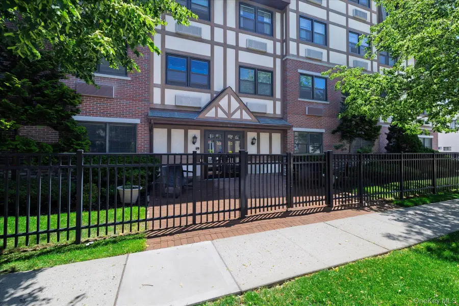 55 Clinton Avenue #401, Rockville Centre, NY 11570 - #2